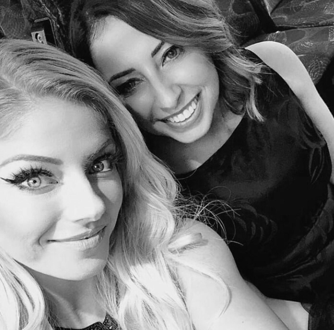AlexaBliss_WWE's tweet photo. Happy birthday mom !!! Love you bunches :) hope you have an amazing birthday 🖤 https://t.co/Ffkep23hZ6
