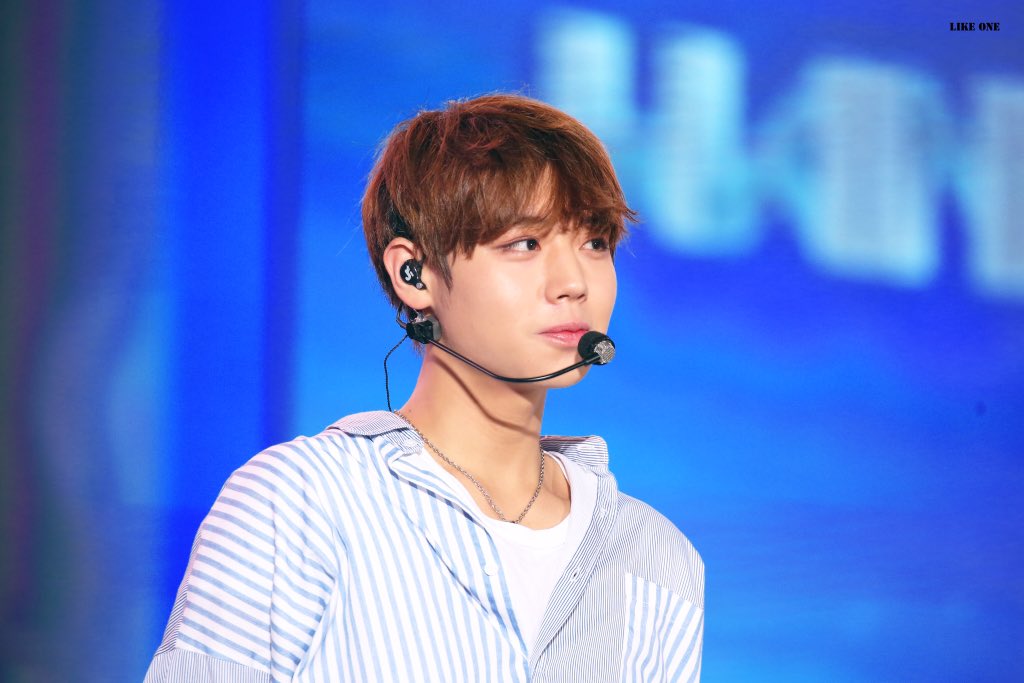 like_one0807's tweet photo. 171007 대만 팬미팅

     ／￣￣￣＼
　／　　∧　　＼
　│　／ 川＼　│
　＼／┏┻┓ ＼／
。　＃┃지┃　。
　，。┃훈┃＃。
。　＃┃아┃　。
　　　┗┯┛
　 ∧ ∧│
　( ^◇^)
　/　⊃Φ

#워너원 #WANNAONE #박지훈 #지훈 #parkjihoon https://t.co/qxCRXG7daX