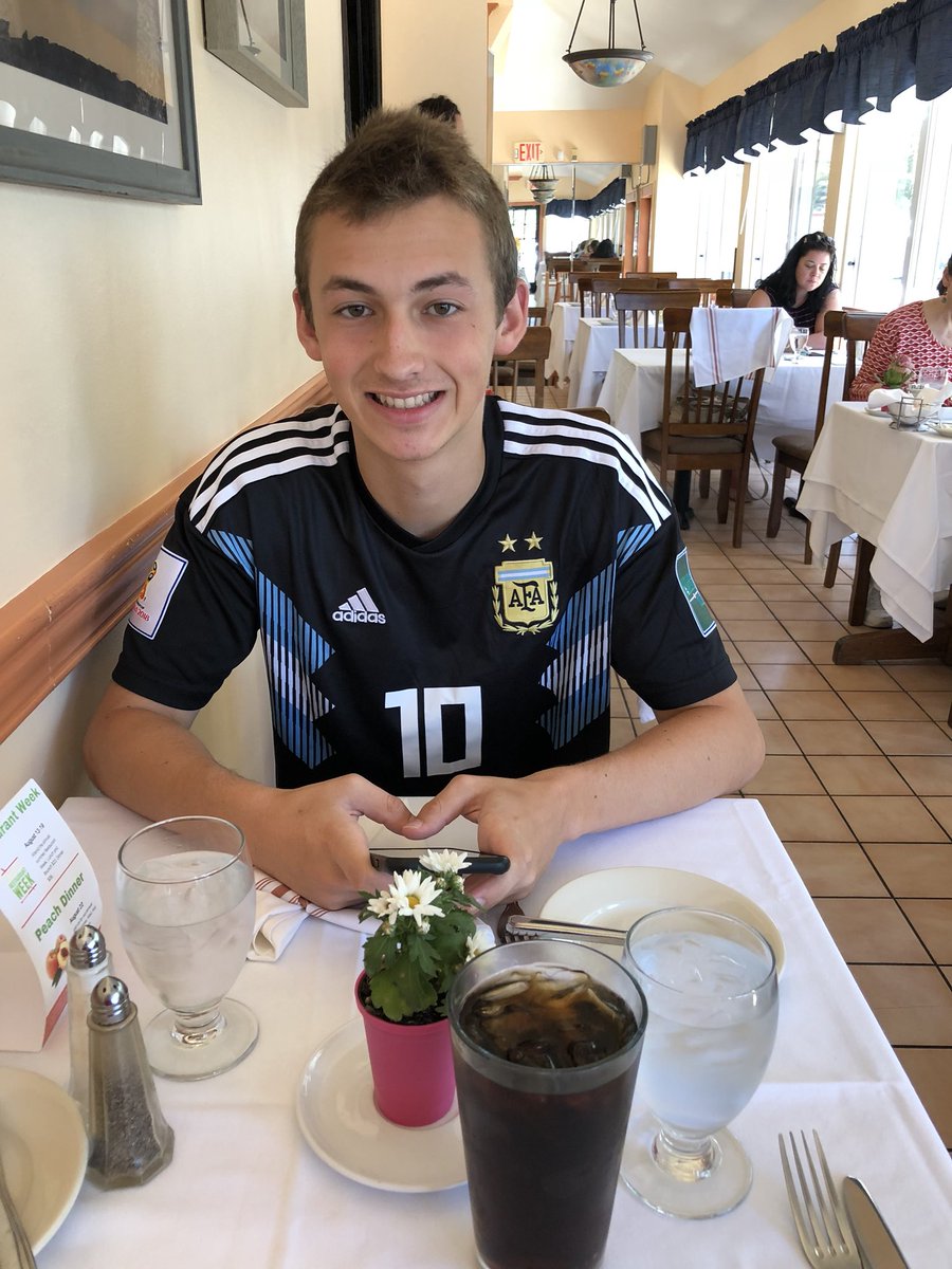 TomVanhoozer's tweet photo. Having Brunch with the Brunch King himself! https://t.co/uP9wsfiInf