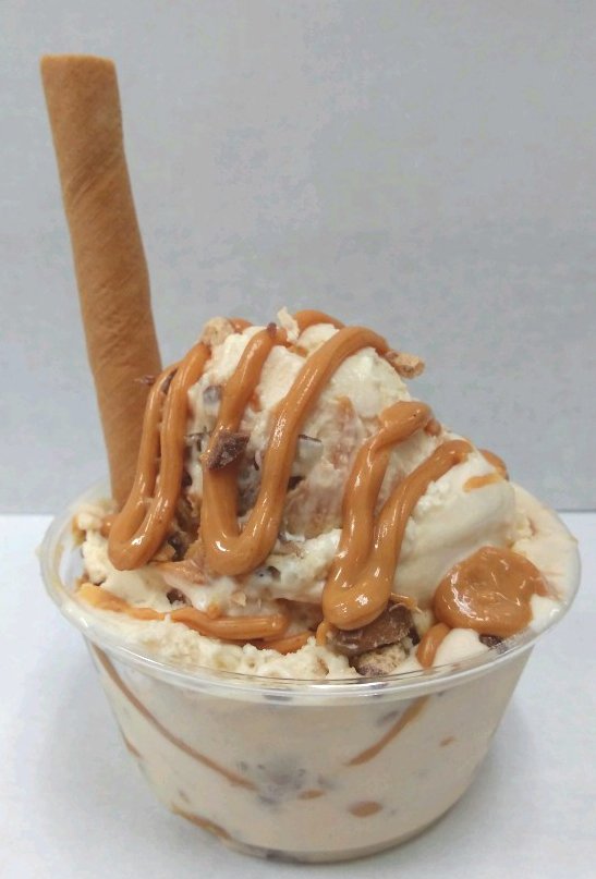 Today we have Peanut Butter Snickers Custard #wistatefair #mke #WestAllis #milwaukee #mkefoodies