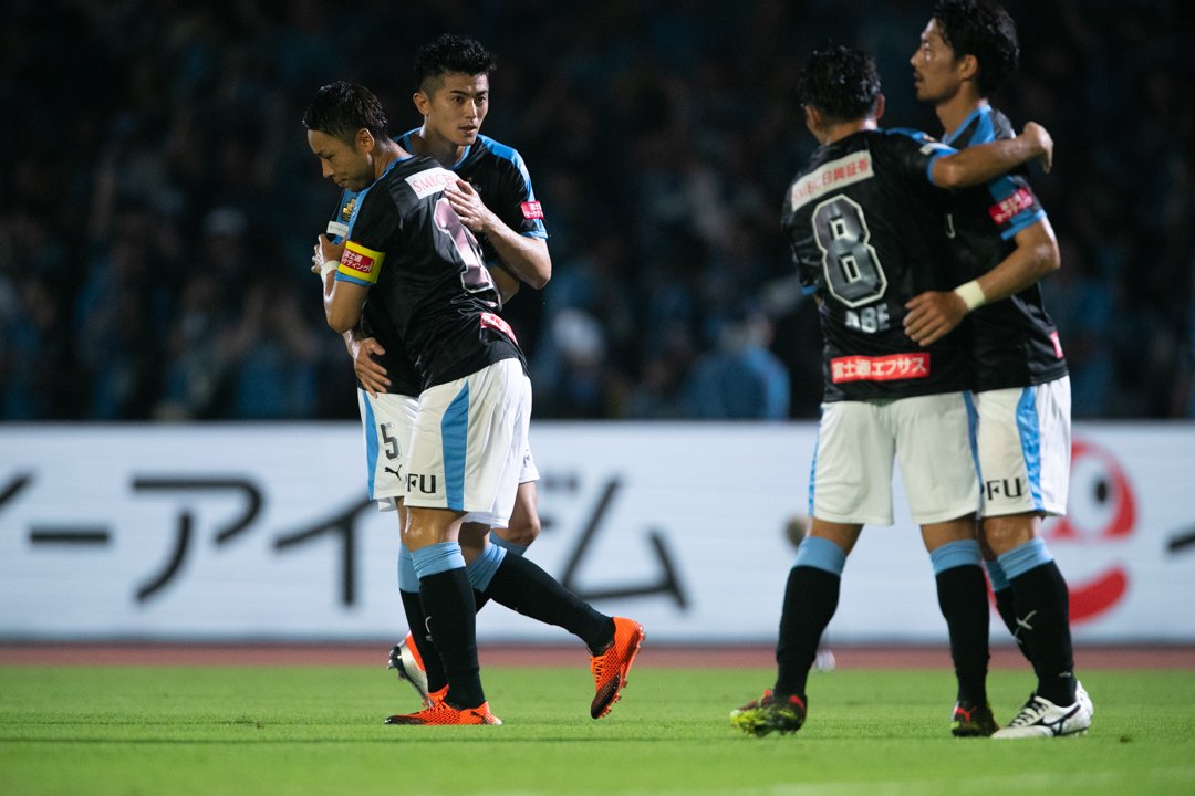 frontale_staff's tweet photo. 本日の監督・選手コメント、試合レポートを更新しました。2ゴールのユウに注目が行きますが、みんなが自分の仕事をしっかりと全うしたからこその勝利。皆さんも、厳しい暑さの中、等々力まで足を運んでいただき＆最高の雰囲気をありがとうございました!! https://t.co/mFABUNftzb 【広報】 #frontale https://t.co/MKbtfDDpzV