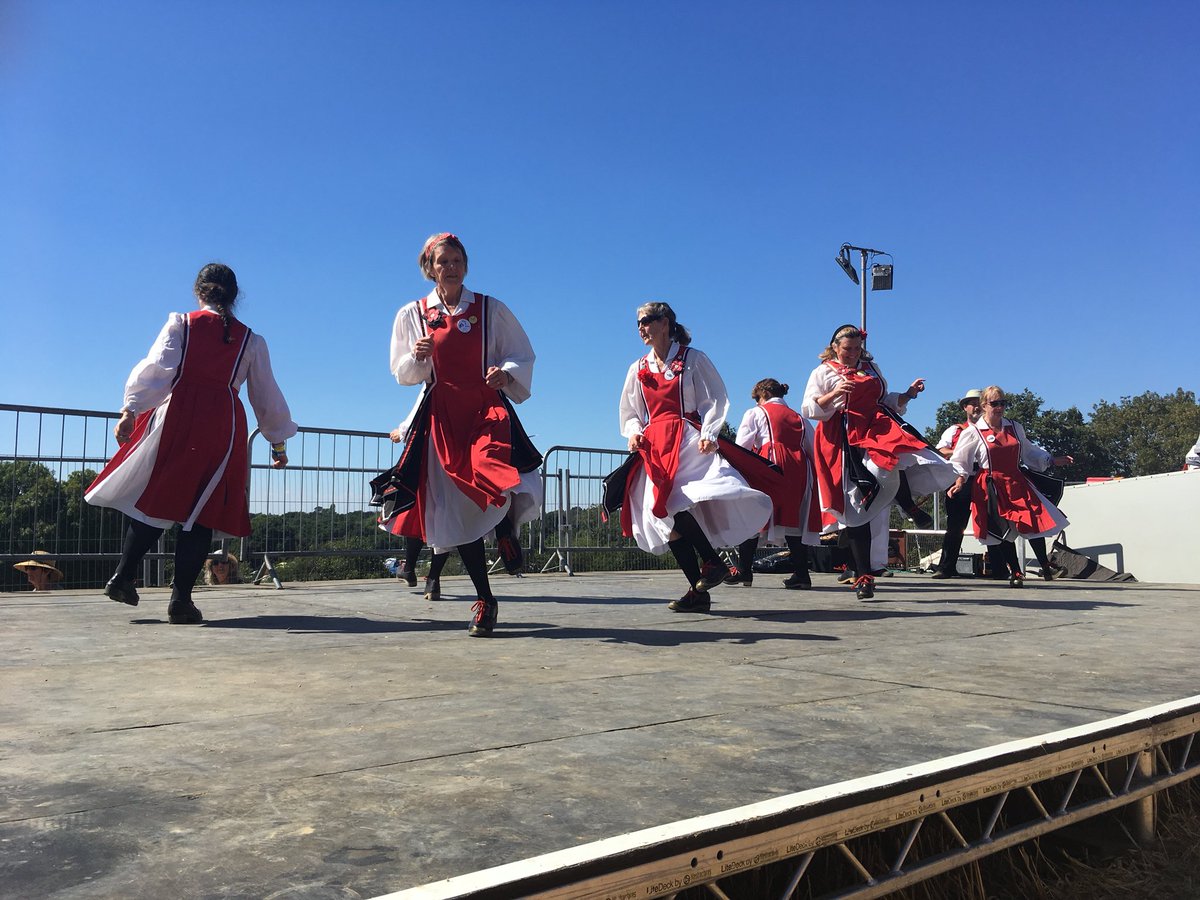 Hipsandhaws's tweet photo. Amazing -HOT ☀️ ☀️ weekend @festivalwickham dancing with @BeltaneBorder @BoxHillBedlam @ClericsMorris @BloodstoneBM . https://t.co/CkXCqQsIJQ