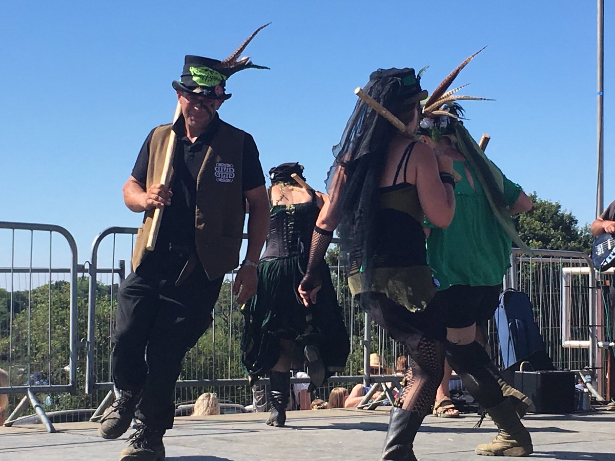 Hipsandhaws's tweet photo. Amazing -HOT ☀️ ☀️ weekend @festivalwickham dancing with @BeltaneBorder @BoxHillBedlam @ClericsMorris @BloodstoneBM . https://t.co/CkXCqQsIJQ