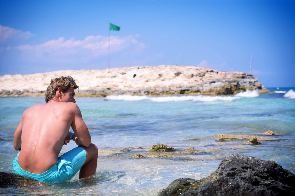 carlosbaute's tweet photo. Paraíso 🌴 🏖 
Que tal sus días?
Sigo inspirándome con mi #Disco2018 
#FelizDomigo https://t.co/IhK5xH4fIL