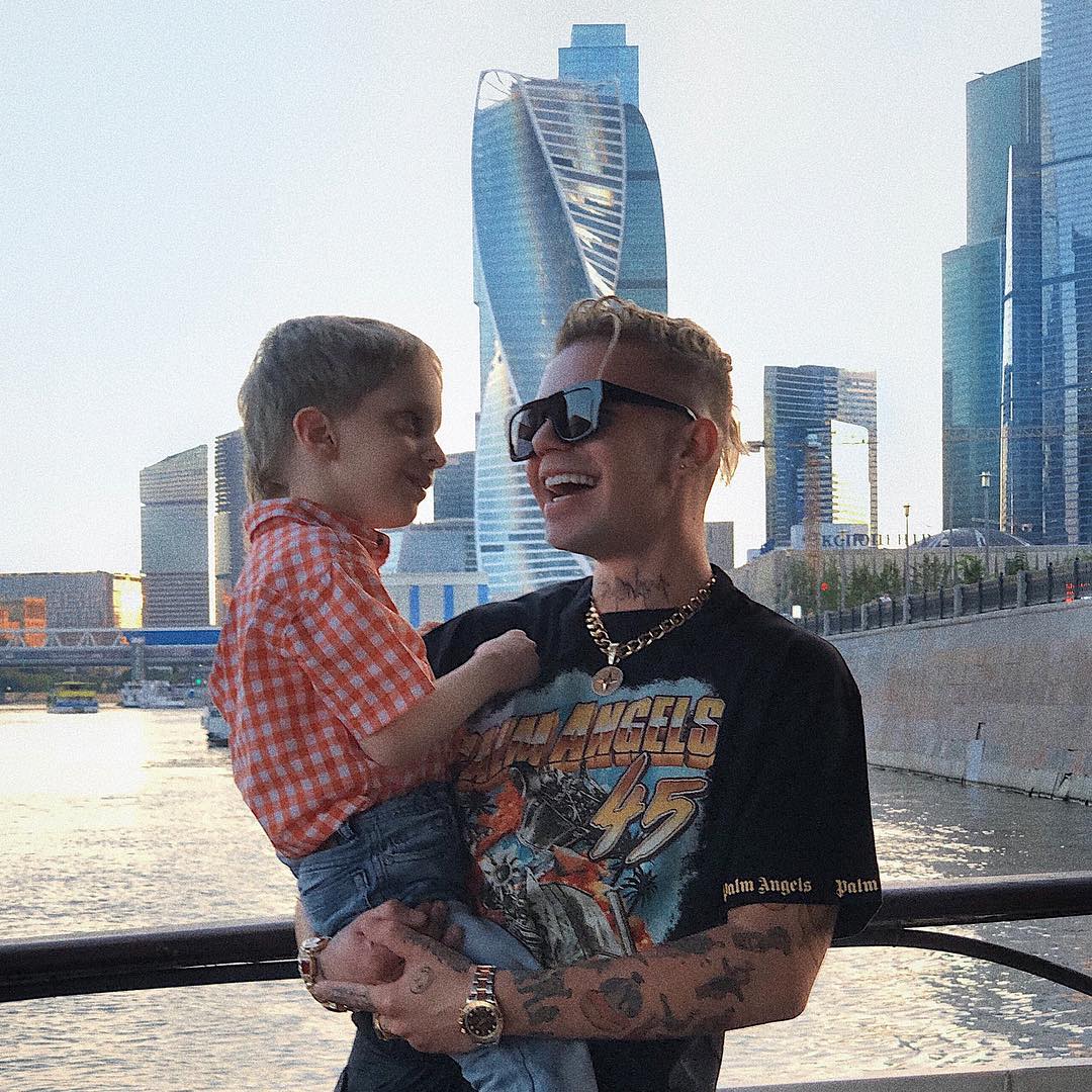 📸 Элджей и паренёк, который делал на него каверы, снова встретились

Согласитесь, это очень мило☺️