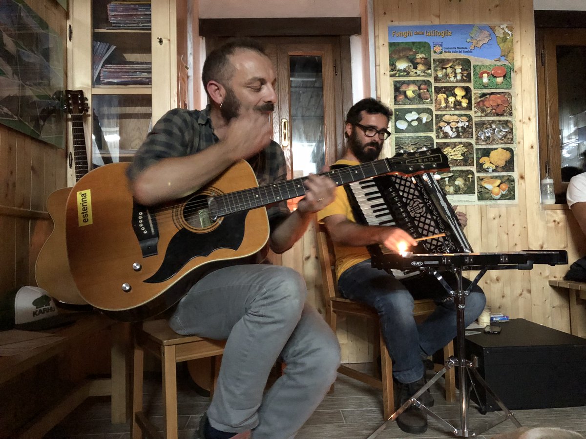 Sirfedor's tweet photo. Quando @esterosna suona in montagna...noi ci siamo! #canzoniperesseriumani #esterinastabene #esterina https://t.co/kxQ2LwS7Jm