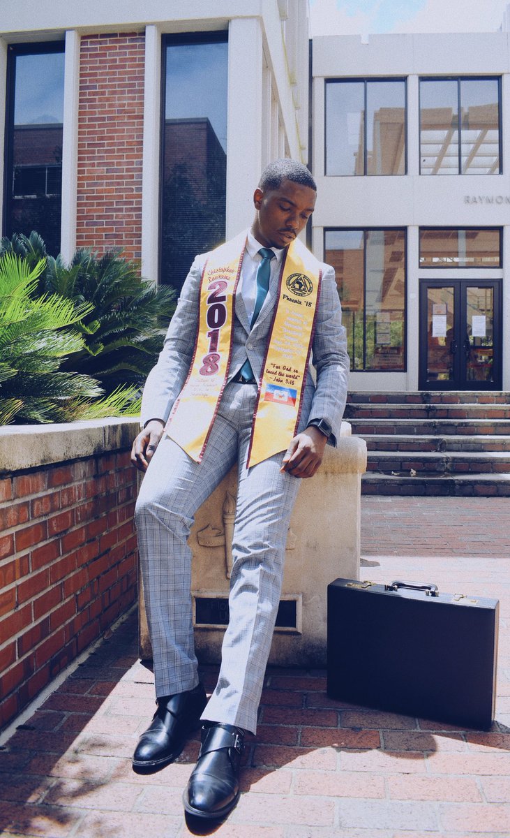 Spizzy_C's tweet photo. BIG Spizzy Just Jumped 👨🏽🎓#LifeStyleForever 🌊 https://t.co/5qkI5Xfsgc