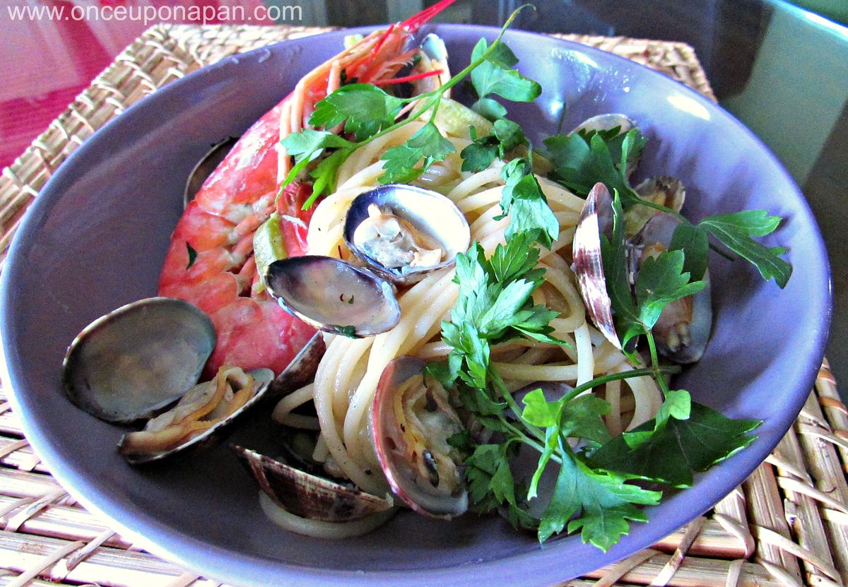 SPAGHETTI ALLE VONGOLE 
What a nice surprise when your boyfriend cooks your favourite dish… For more recipes:
visit the blog - onceuponapan.com