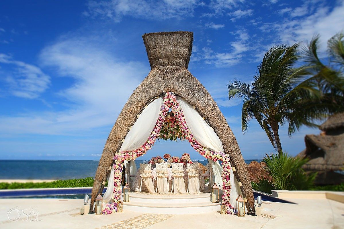 delsolphoto's tweet photo. “ @DreamsRiviera is a luxury resort and top destination wedding venue and part of the AMResorts family of hotels. The resort is located near the village of Puerto Morelos is a quick 20 minutes from Cancun international airport. ” Flowers by #KarenTran https://t.co/XFbctbY82B https://t.co/ZwjxuBmCrZ