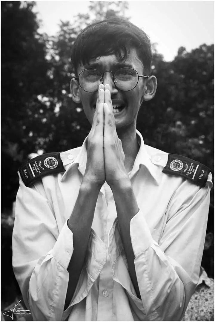 zriead's tweet photo. They shouldnt be crying, they should be laughing.

They dont deserve rubber bullets nor tear gas. They deserve love.

They are my super heroes
#bangladeshstudentprotests #WeWantJustice @UNHumanRights @CNN @BBCWorld @AFP @ReutersWorld https://t.co/dEPKpcf0J1