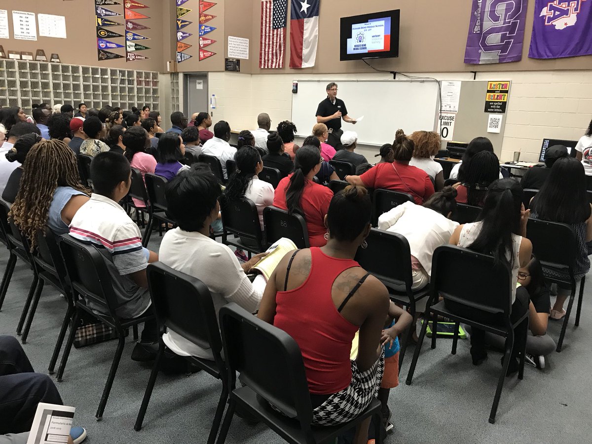 hbmsparentctr's tweet photo. Great start for the new school year @ HBMS with our Warrior Camp for our incoming 6th graders and their parents! #Parentclasssignups #ranoutofspace #greatcrowd @FortBendISD @FBISDCommunity https://t.co/UlXifLxBzj