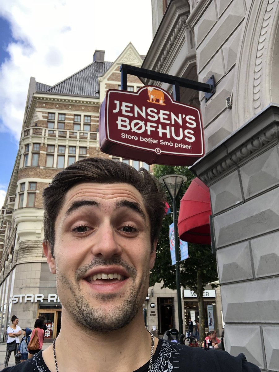 Phil Dunster tweet media