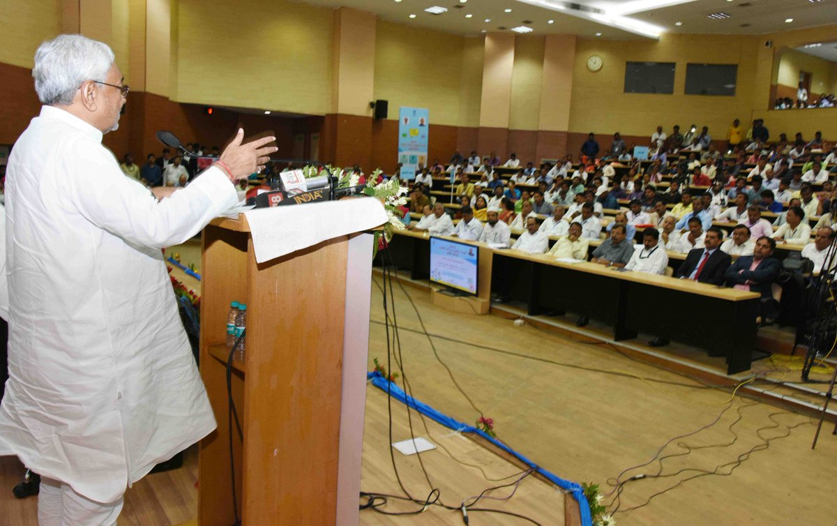 NitishKumar's tweet photo. मुख्यमंत्री अनुसूचित जाति एवं अनुसूचित जनजाति उद्यमी योजना का शुभारंभ करते हुए।
https://t.co/DSmguywvgw https://t.co/2aPfdUpKTp
