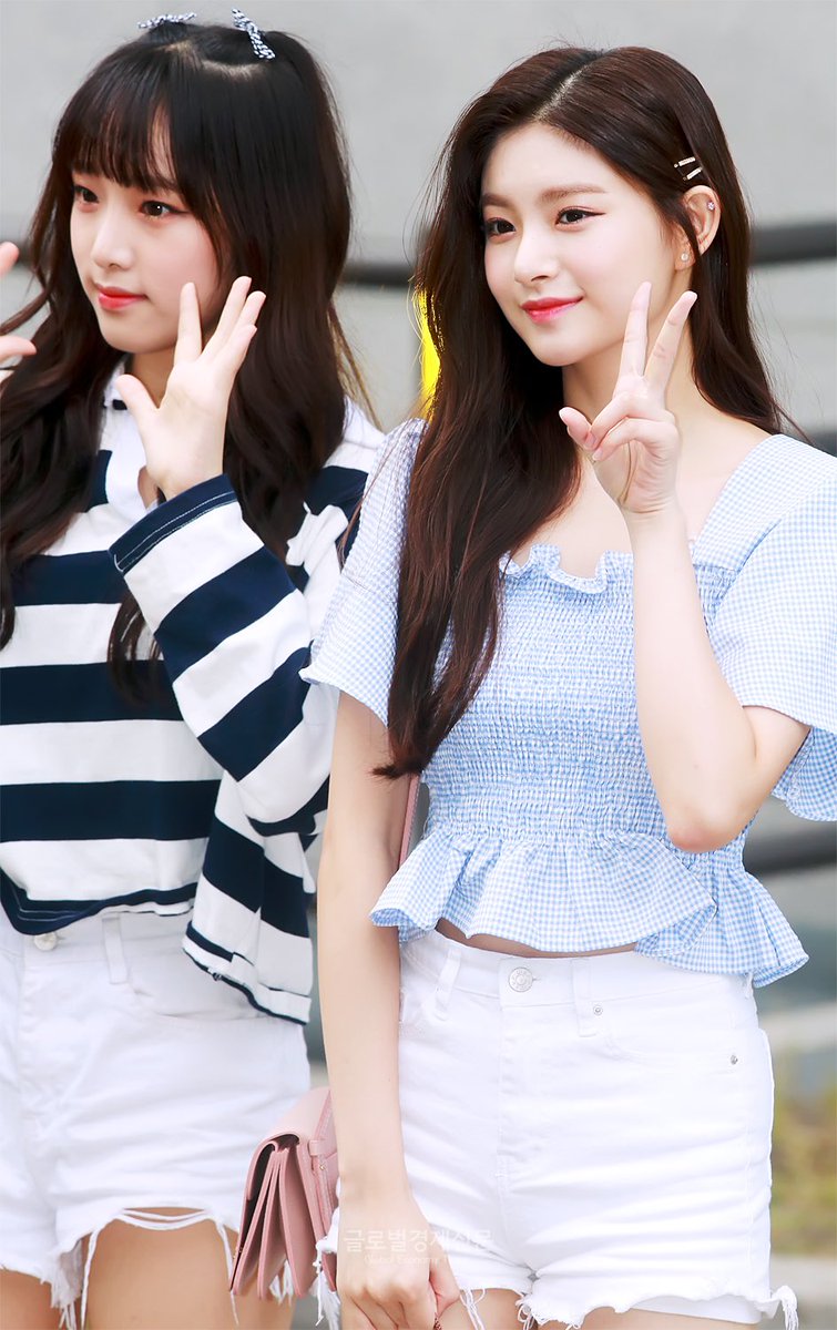 yirenpictures's tweet photo. yireon and yena 💗
© get photo

#최예나 #왕이런 https://t.co/EIojhSaClE