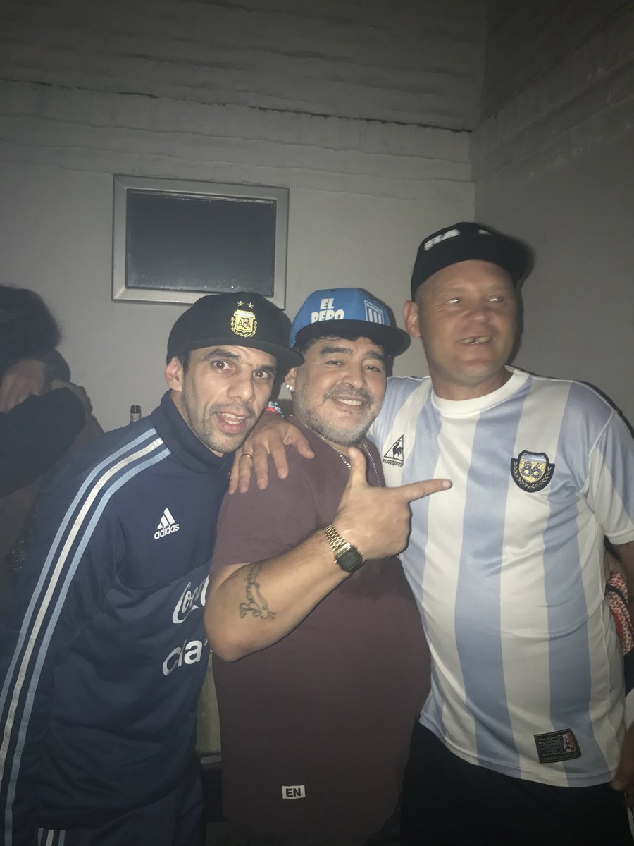 C5N's tweet photo. Maradona reapareció en un show del Pepo: cantaron y hasta se dieron un "piquito" https://t.co/Hcp7nrypcq https://t.co/dx6hGsxPwa