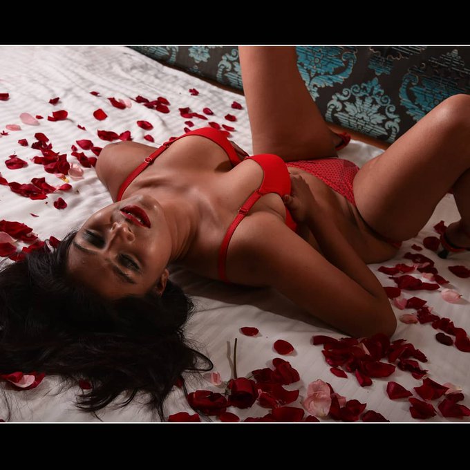 Jui Lahiri Bengali Model hottt🌶️🌶️🌶️ shared her before ....here some semi nudes..... https://t.co/fD