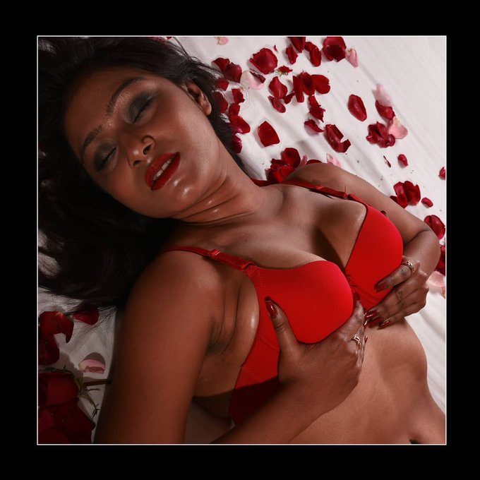 Jui Lahiri Bengali Model hottt🌶️🌶️🌶️ shared her before ....here some semi nudes..... https://t.co/fD