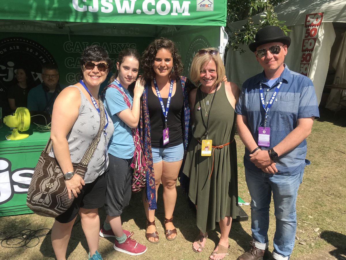 RachelNotley's tweet photo. Last week at @calgaryfolkfest I had the pleasure of meeting musician @carolinasslim and her family. Carolina loved Calgary so much after visiting, she decided to move here - and I'm so glad she did!
#abmusic #ableg #yycfolkfest #cfmf2018 #yyc https://t.co/KwOuNCsLe4