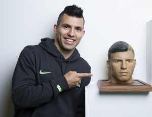 FootballMuseum's tweet photo. When @aguerosergiokun visited our #PitchToPixel exhibition back in November 2015, he'd netted 115 goals for @ManCity. Today, he surpassed the 200 mark. Legend. ๐๐ https://t.co/6oivxxVKYb
