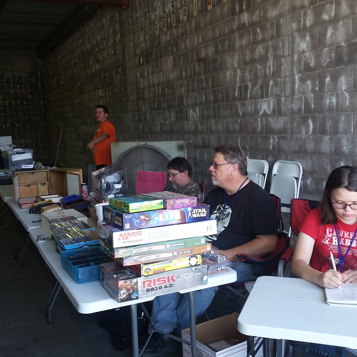FrontlineGames's tweet photo. Flea market is underway! https://t.co/OhiNqj8BIX https://t.co/D4Nsxc6rxl