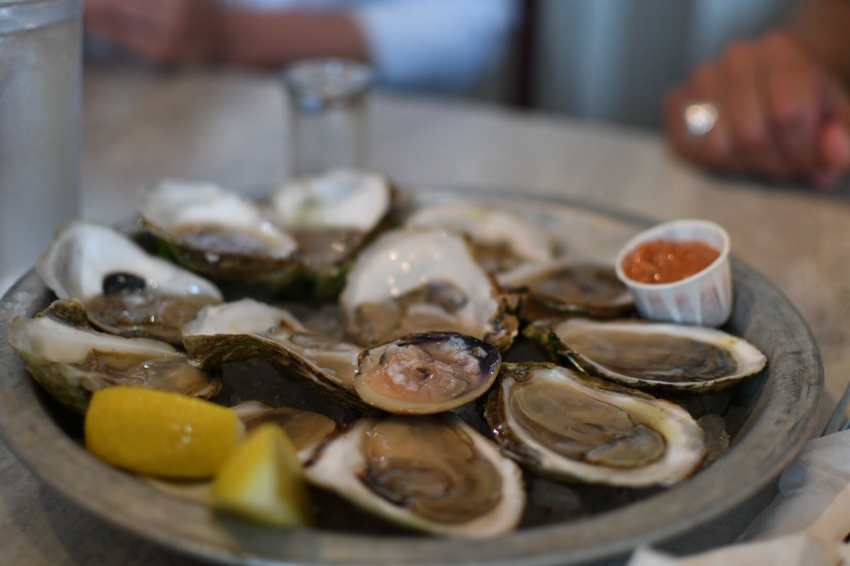 dkmacdonald's tweet photo. The second dozen  #malpequeoysters  @CarrsPEI  oh my. #somegood @PEIslandCanada https://t.co/Xt3KaAco1A