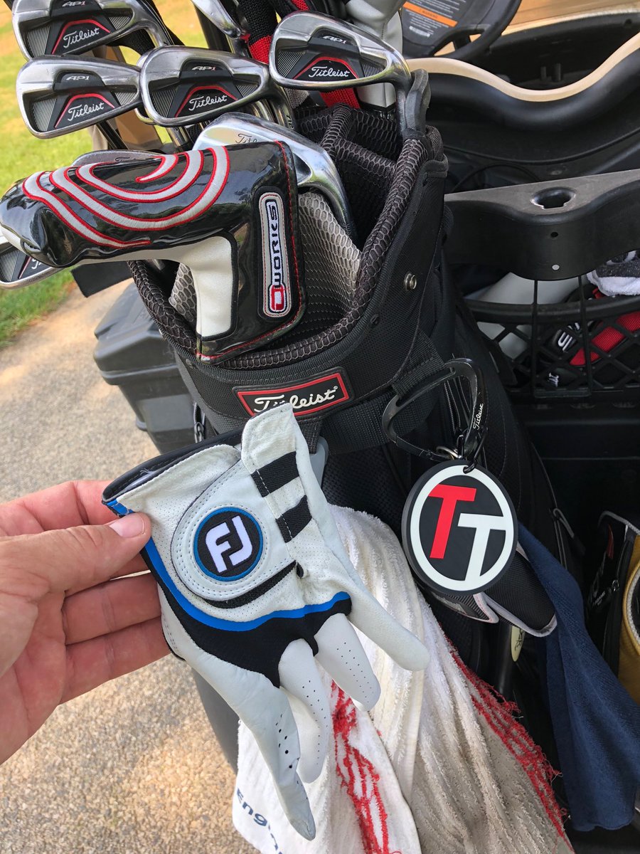 jpzubiel's tweet photo. ⁦@FootJoy⁩ ⁦@Titleist⁩ maybe my favorite glove you ever made. Even like the color https://t.co/yCwuPQvojw