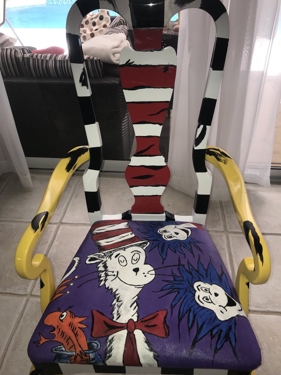 clbaron2016's tweet photo. The new addition to Port Orange Elementary Media Center. “THE TELLING CHAIR” A chair of honor, to honor READING. Where students may sit and tell about the wonderful books they have read! #portorangevcs #ALLIN https://t.co/5Qhhs4AaL0
