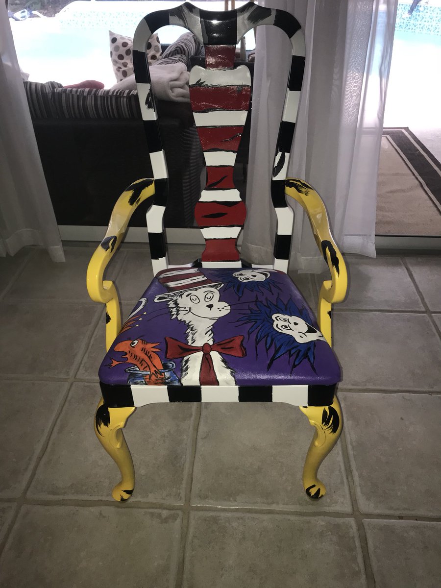 clbaron2016's tweet photo. The new addition to Port Orange Elementary Media Center. “THE TELLING CHAIR” A chair of honor, to honor READING. Where students may sit and tell about the wonderful books they have read! #portorangevcs #ALLIN https://t.co/5Qhhs4AaL0