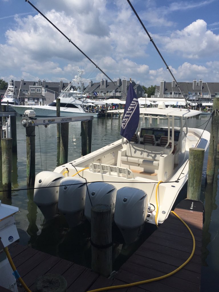 JupiterMarine's tweet image. LIVE  from the @TheRealWMO in Ocean City, MD with our good friends @BluewaterYS - this beauty is beaming bright‼️

.
#JupLife #StepAboardaJupiter #WMO #whitemarlinopen #oceancity #maryland #bluewaterys #tournament #angler #sportfishing #centerconsole #boatlife #offshore
