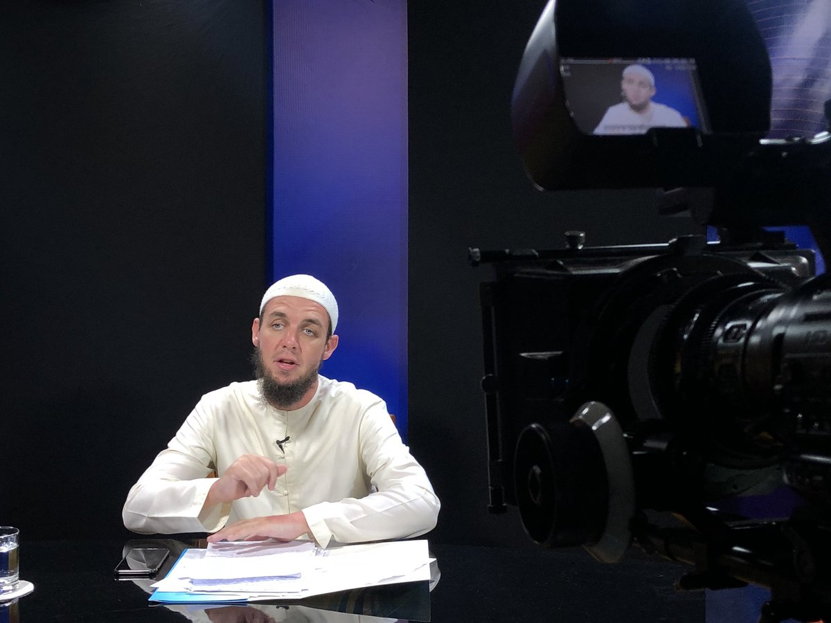 aliramyz's tweet photo. LIVE NOW

Ruqya Q&amp;A
Sheikh Muhammad Tim Humble 

https://t.co/WD5g5SVtEr https://t.co/0ayt1UNCwA
#thecall2018 https://t.co/QCjtuQj47T