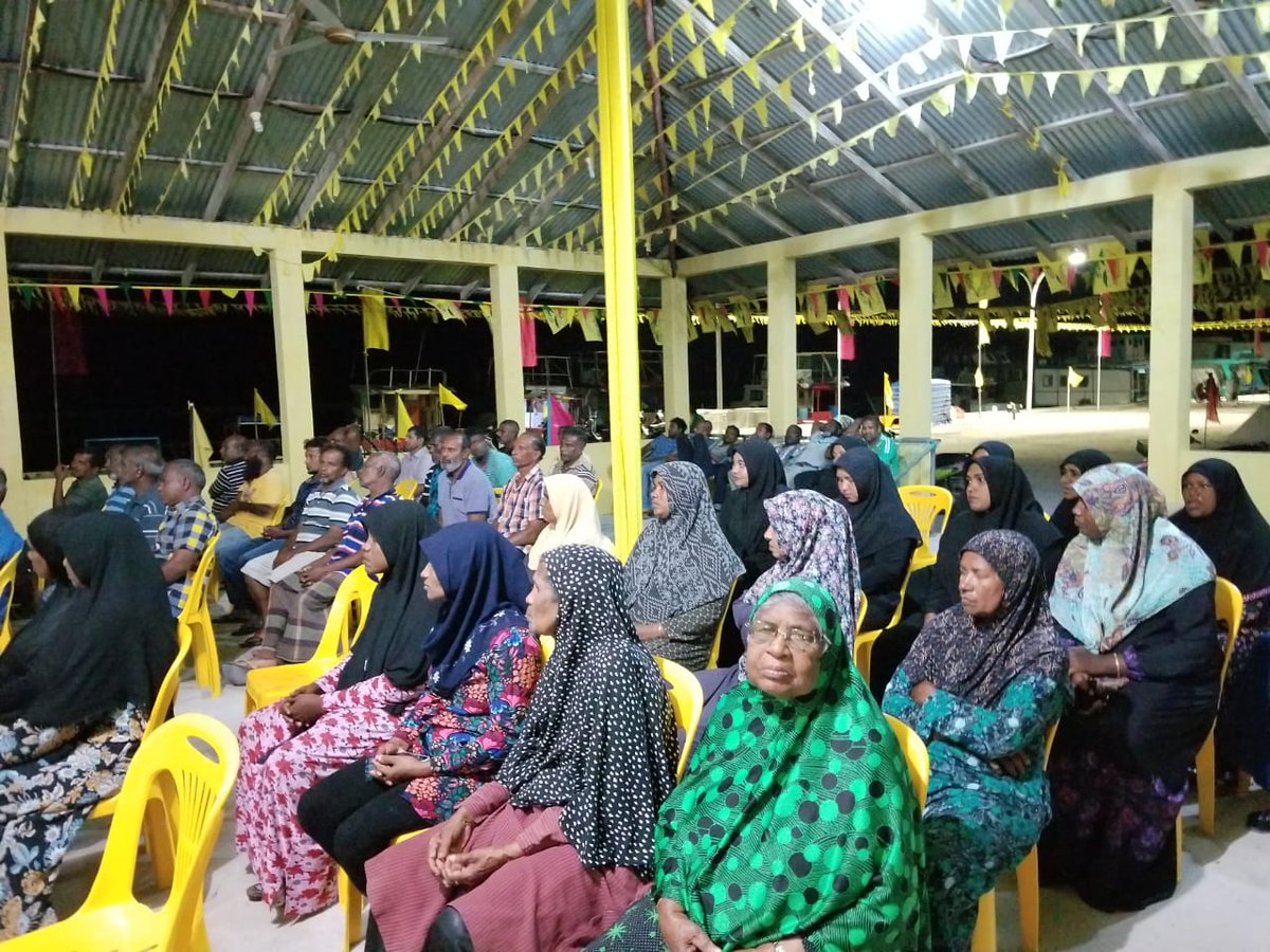 Axza15's tweet photo. Coalition candidate Iboo ah maruhabaa dhennevumah L.Isdhoo gai vamundhaa thayyaaree thakuge emme fahuge mauloomaathu dhinumuge badhalu vumeh campaign team aaeku kuriah dhanee.
#Ibusolih2018
#JazeeraRaajje
#JazeeraIsdhoo https://t.co/MA5LzxYAIi