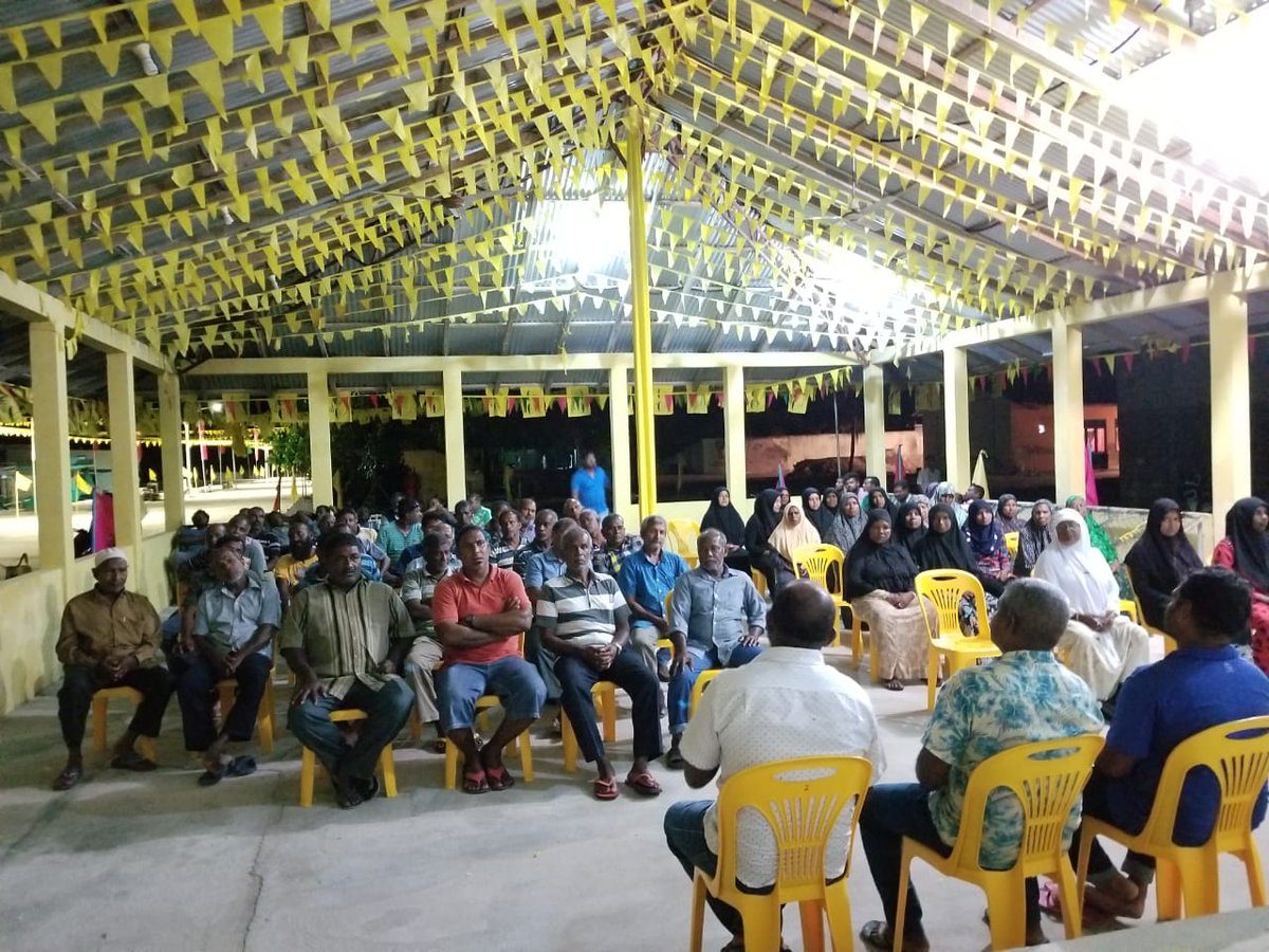 Axza15's tweet photo. Coalition candidate Iboo ah maruhabaa dhennevumah L.Isdhoo gai vamundhaa thayyaaree thakuge emme fahuge mauloomaathu dhinumuge badhalu vumeh campaign team aaeku kuriah dhanee.
#Ibusolih2018
#JazeeraRaajje
#JazeeraIsdhoo https://t.co/MA5LzxYAIi