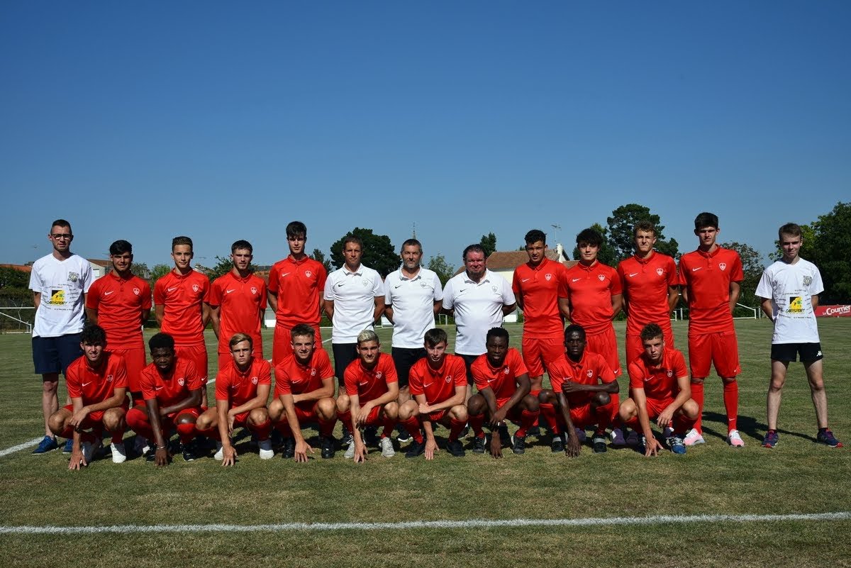 JayhJJ's tweet photo. 3ème lors de l'édition 2017, le @SB29 s'incline cette année en finale du tournoi @CARISPORT, défaite aux TAB face @MontpellierHSC (1-1, 5/6) ! #U19Nat

L'ancien rennais @Thoms_Lsl avait ouvert le score pour les brestois avant que Montpellier égalise sur pénalty. https://t.co/MuvVo6cg1Q