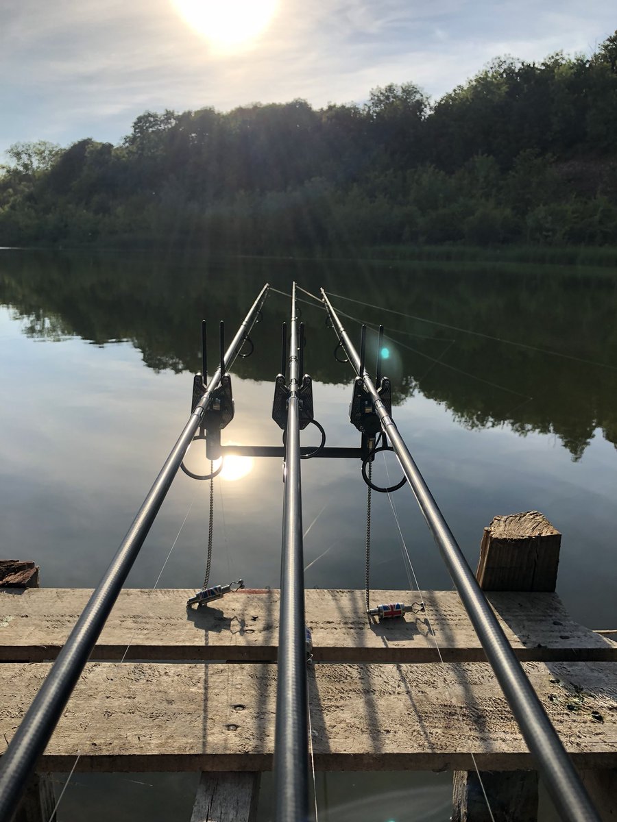 Sat relaxing behind the the rods 😎 #lakelife #fishinglife #Relaxed