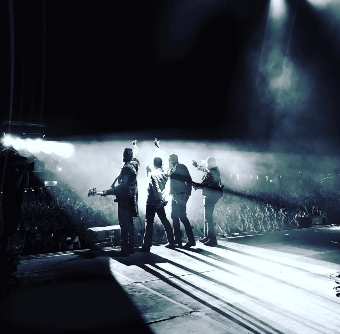 JackieJackson5's tweet photo. What a powerful shot! It was truly a pleasure to be able to perform for over 25K of you at @rewindfestival last night. Let’s do it again soon!⏮ https://t.co/D0V3KJgXtM