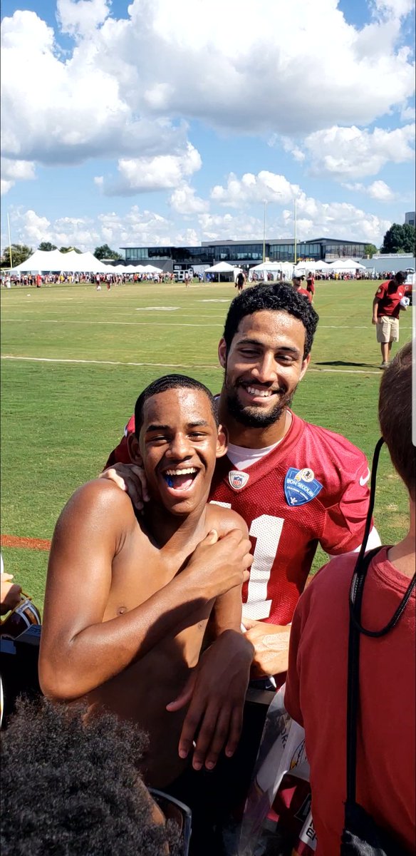 lisielaloca's tweet photo. @Redskins @_QKB_3 This picture right here means so much 2 me & he acts hard but he still in #Awe seeing you do what you love 2 do #BlandingBrothers 💯🤜🏾🤛🏼 #FOE #StayPrayedUp because you are #BlessedByTheBest and now just waiting #OnTheRest remember #GodsPlan # GodsTime Love U https://t.co/NpSf1dNrDp