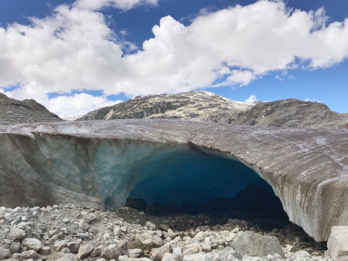 ArjunGuptaBK's tweet image. We went into an ice cave on a glacier. I am still breathless. The world is an epic place!