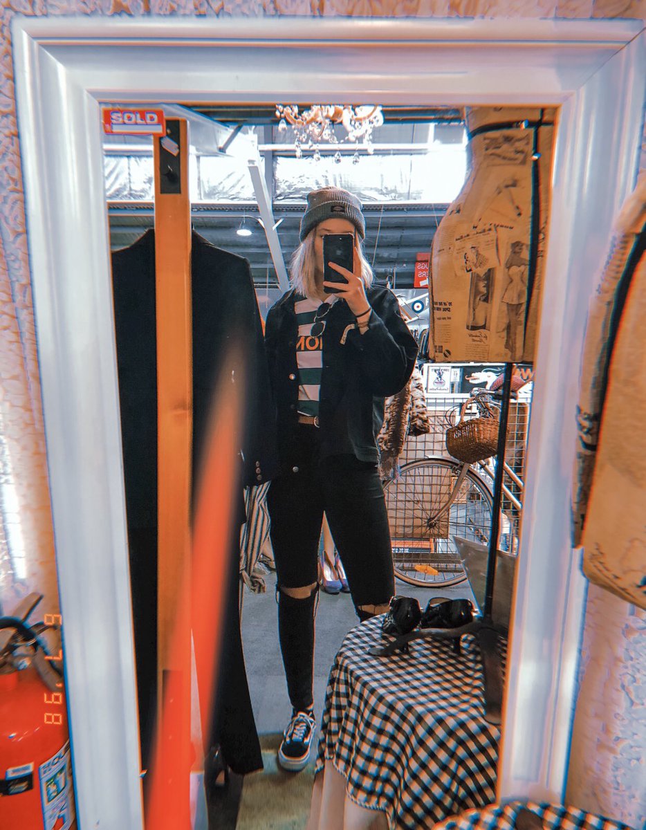 megandijkman's tweet photo. always vibrant, always queer 🌈💘✨🙏#vibrantqueers https://t.co/Q0GSTIuDAU