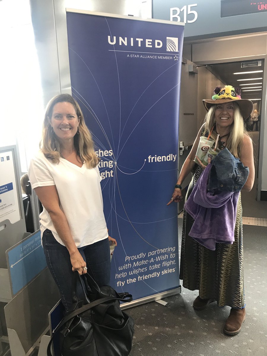 United Airlines and Make a Wish boarding passengers to Zurich@weareunited#core4#UnitedinDEN#makeawish