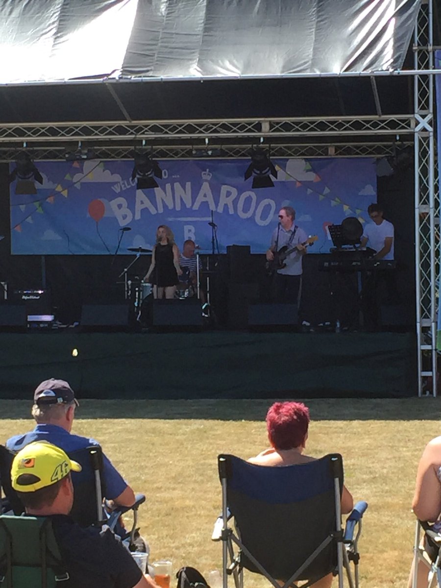 PeggGeorge's tweet photo. I worked at Bannaroo today with @AWFCharity and I also listened to live music such as @LibertyPopeyMsc, @Th3Visitors and @WalkwayROCK who I got to meet up with! At the end of the day I saw Darth Vader and Storm Trooper! #bannaroo #aboutwithfriends #livemusic #wonderfulday https://t.co/LpVsk5dyM0