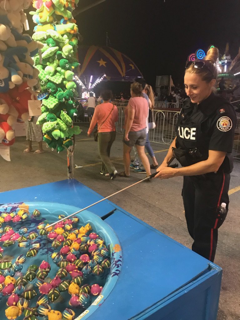 CedarbraeCops1's tweet photo. Ashamed to admit the struggle was real for me at this fish pond #ribfest https://t.co/yTrYqanuiL