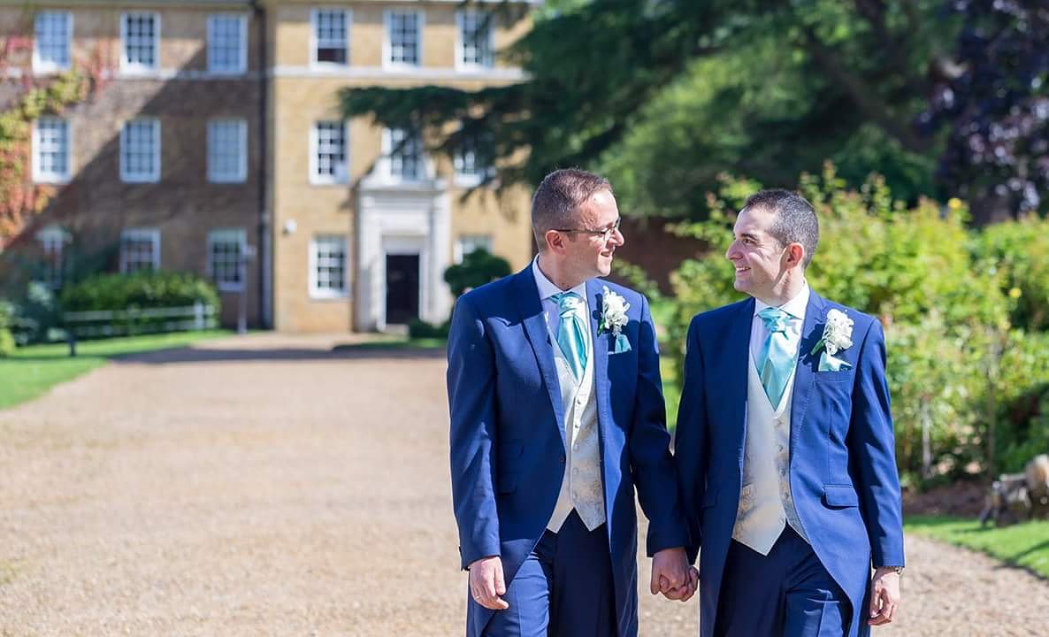 GeorgieHPhoto's tweet photo. One year ago #happyanniversary  😍 @devereofficial #oneyearanniversary #firstofmany #wedding #weddingphotography #weddingphotographer #windsor #windsorwedding #samesexwedding #londonwedding #london #berkshire #berkshirewedding #kentwedding #kent #Essex #essexwedding https://t.co/7xZnUbwZxp