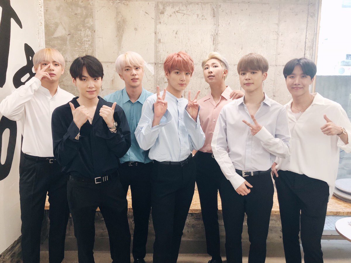 Ребята бтс. Группа втс корея. Бантан бтс. Группа бтс герои. Bts группа корейская.