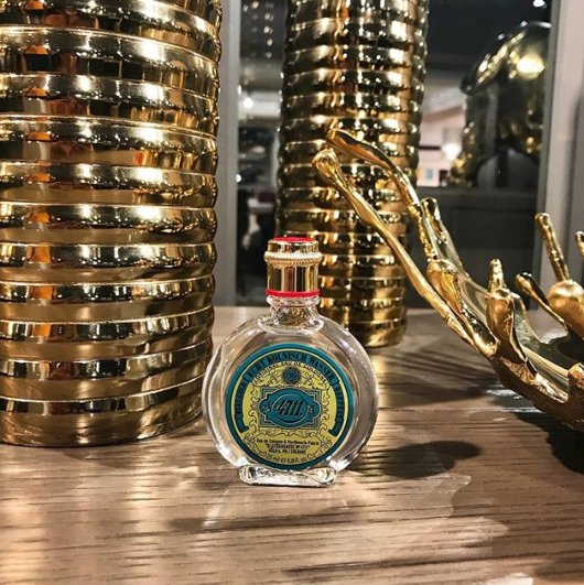CatalystPR_'s tweet image. Looking for a cologne that's perfect for when you have a headache or need to be refreshed? The answer is @4711_uk's Eau de Cologne! Suitable for both men and women, it's a summer must-have! 😍 Photo by @aysunyeter_!

#4711 #cologne #summerscents #summercologne #summerfragrance