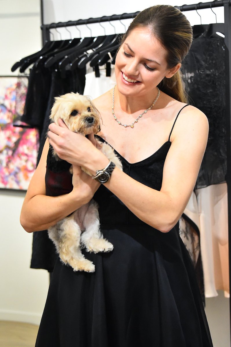 Mommy and me 🐶We’re both wearing our favorite Kate Stoltz pieces 💗
#morky #fashiondog #dogjacket #katestoltzdogjacket