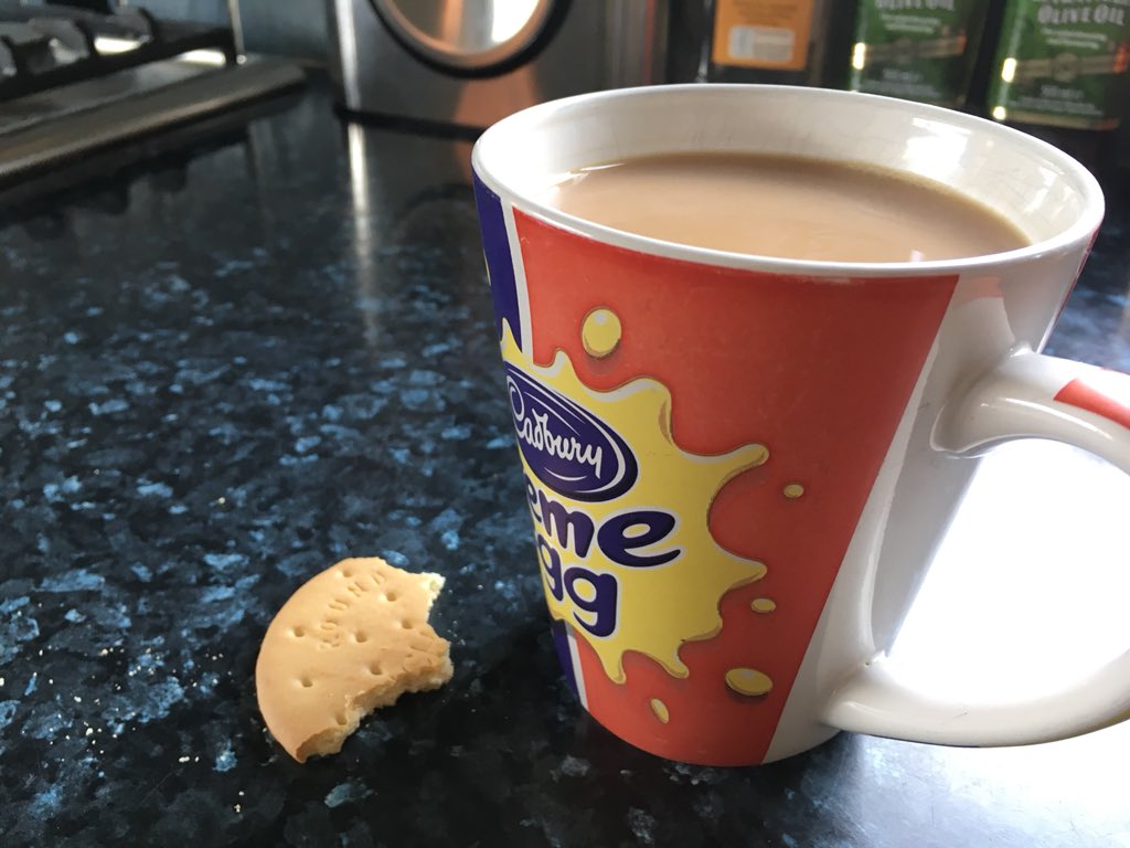 lizmcternan's tweet photo. Quick refuel in between training sessions-tea & biscuits count, don’t they? #ironfuel #ironman #ironmantraining #HandcyclingTriathlete #RoadToKona2018 https://t.co/VaEFXlLCFY