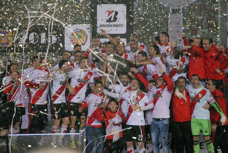 RiverPlate's tweet photo. #117AñosDeHistoria ⚪🔴⚪

📸 River en la cima del continente: algunas postales que dejó el inolvidable 5 de agosto de 2015. 🏆 https://t.co/eky6r49Zrq