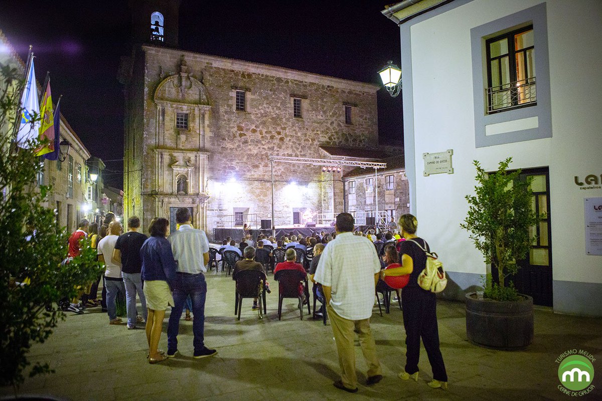 TurismoMelide's tweet photo. El músico melidense @ninocostoya fue ayer profeta en su tierra con un memorable recital en la plaza del Convento de #Melide
¡Esperamos volver a disfrutar pronto de tu maestría con la guitarra! 👏👏
#VeránCultural #Fingertyle #Fingerstyleguitarecital https://t.co/GGfKmz39jL