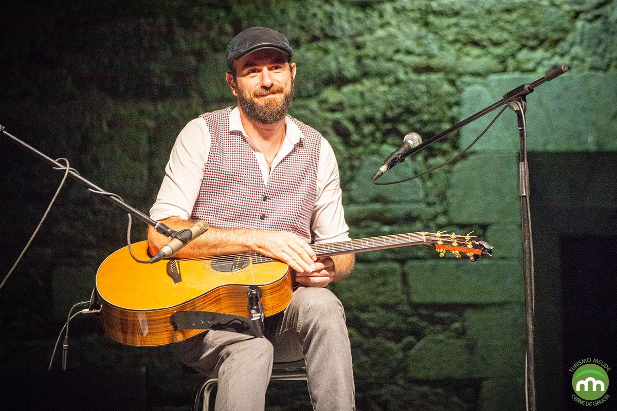 TurismoMelide's tweet photo. El músico melidense @ninocostoya fue ayer profeta en su tierra con un memorable recital en la plaza del Convento de #Melide
¡Esperamos volver a disfrutar pronto de tu maestría con la guitarra! 👏👏
#VeránCultural #Fingertyle #Fingerstyleguitarecital https://t.co/GGfKmz39jL
