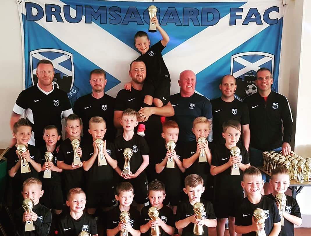 Presentation day for the Drummy 2011s. What a great season the boys have had. Well done boys 🙌🏻 🔵⚫🔵⚫ #teamwork #determination